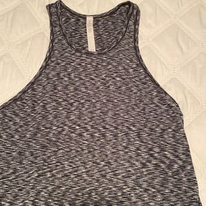 Lululemon Tank in excellent used condition